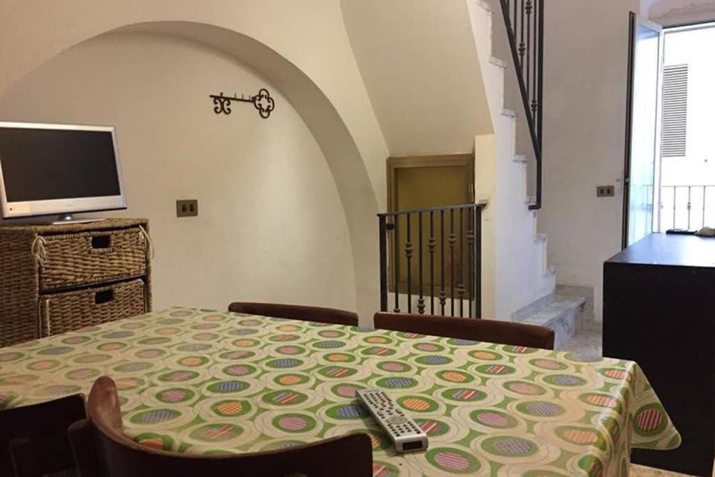 Historic Apartment In Centre Of City 100M To Sea モノーポリ エクステリア 写真