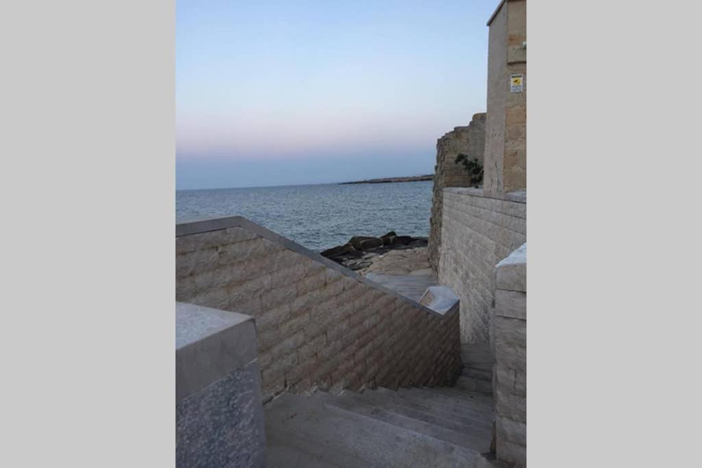 Historic Apartment In Centre Of City 100M To Sea モノーポリ エクステリア 写真
