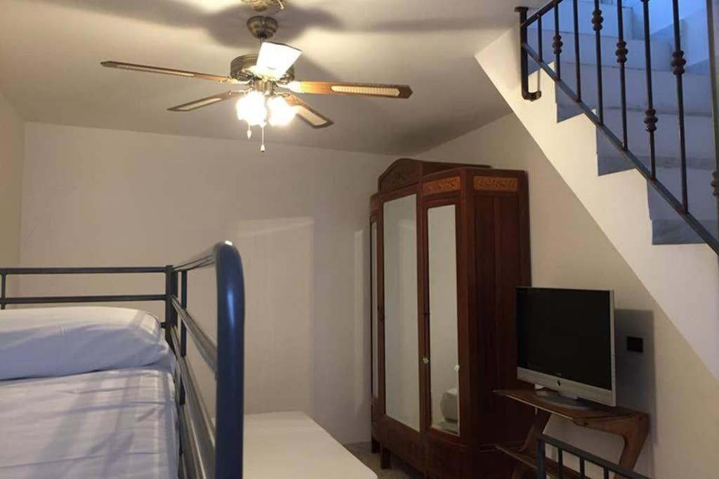 Historic Apartment In Centre Of City 100M To Sea モノーポリ エクステリア 写真