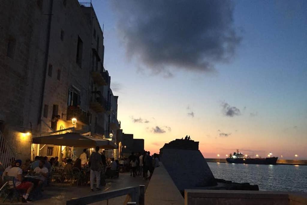 Historic Apartment In Centre Of City 100M To Sea モノーポリ エクステリア 写真